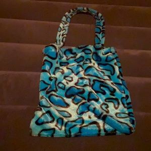 This is a good bag,good condition,no rips or tears